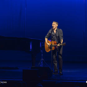 Bryan Adams, Sala Palatului
