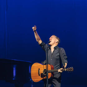 Bryan Adams, Sala Palatului