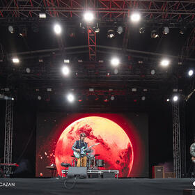 Weezer, Tons of Rock 2025